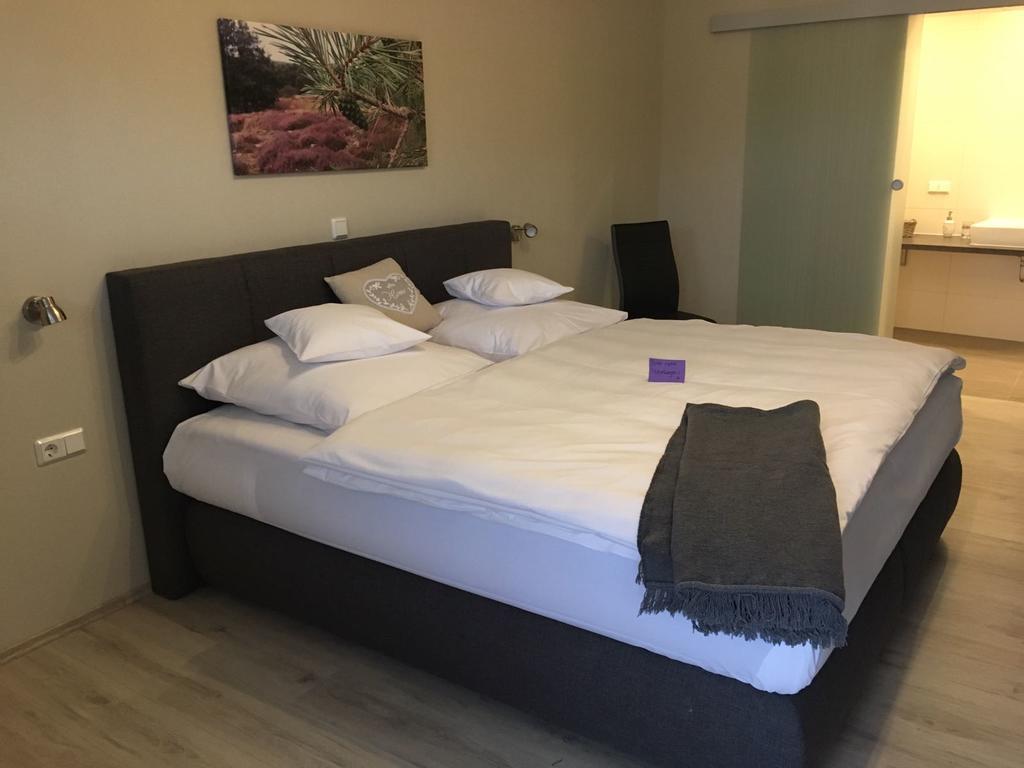 Hotel Boardinghouse Alte Bank Wollstein Esterno foto