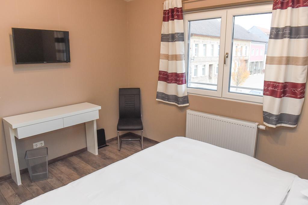 Hotel Boardinghouse Alte Bank Wollstein Esterno foto